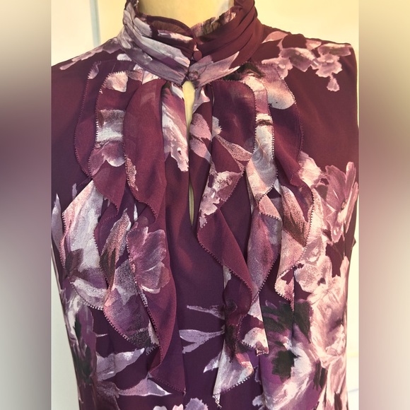 White House Black Market Floral Sleeveless Blouse - Picture 3 of 6